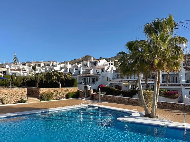 What an Airbnb in Nerja earns